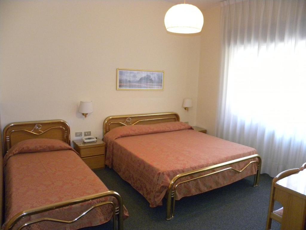 Hotel Rosengarten Pavia Rum bild