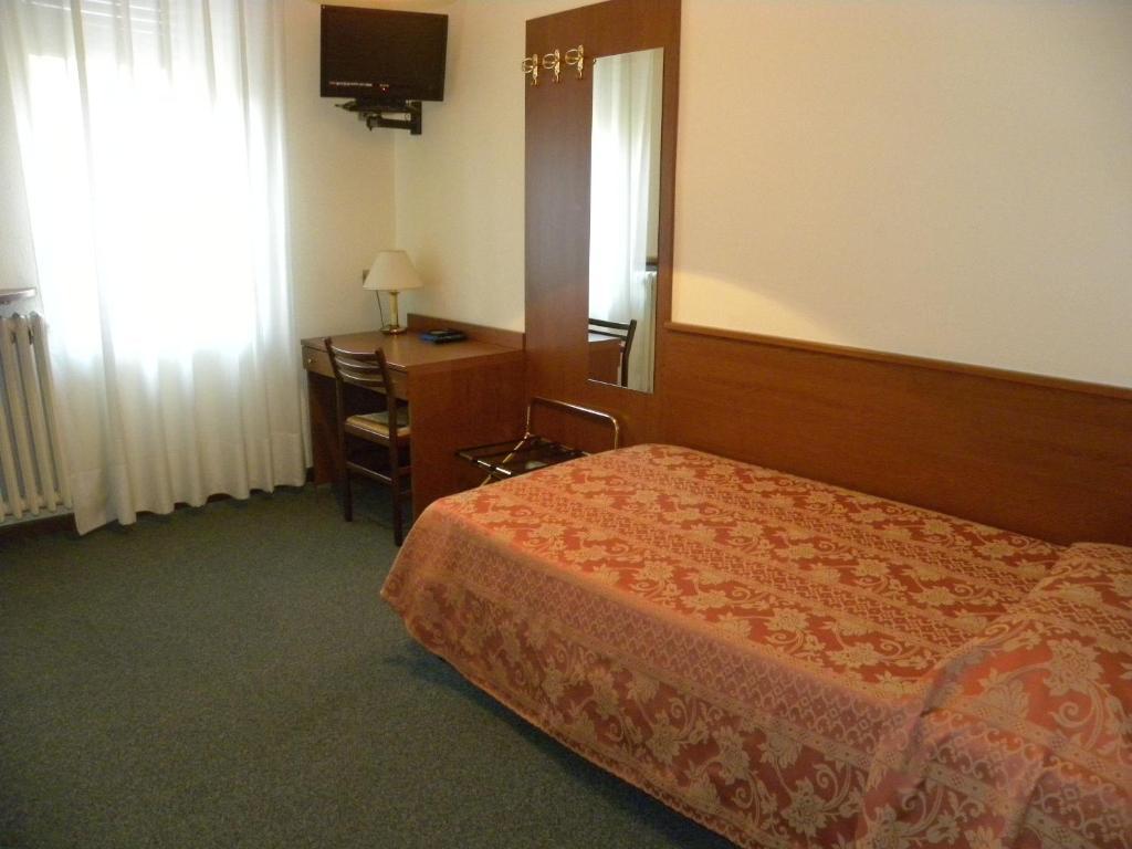 Hotel Rosengarten Pavia Rum bild