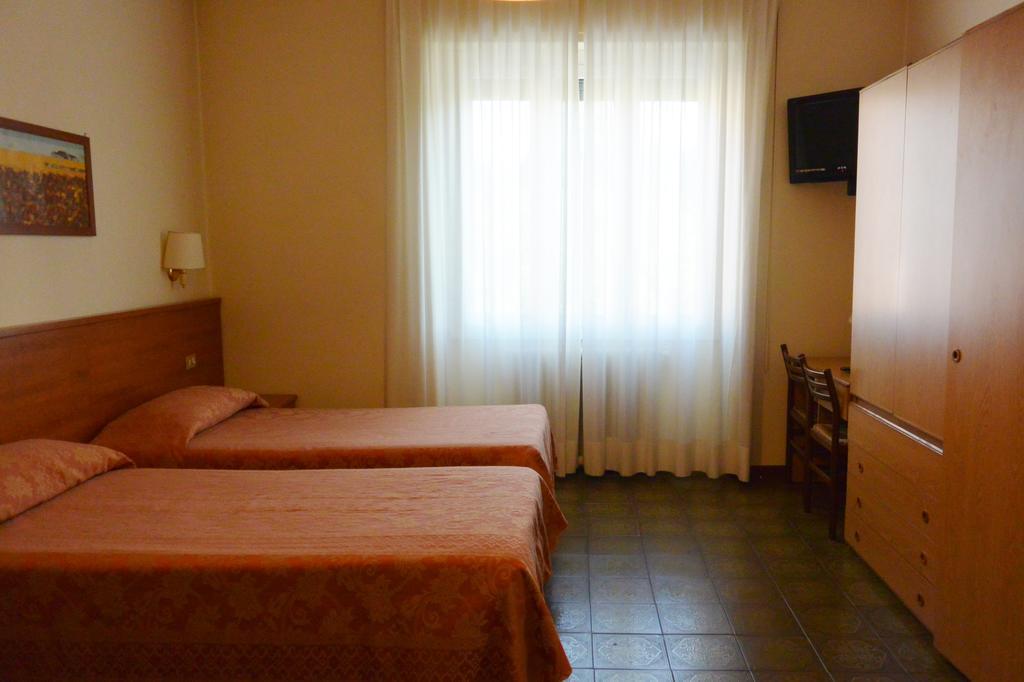 Hotel Rosengarten Pavia Rum bild