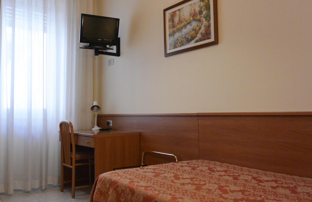 Hotel Rosengarten Pavia Rum bild